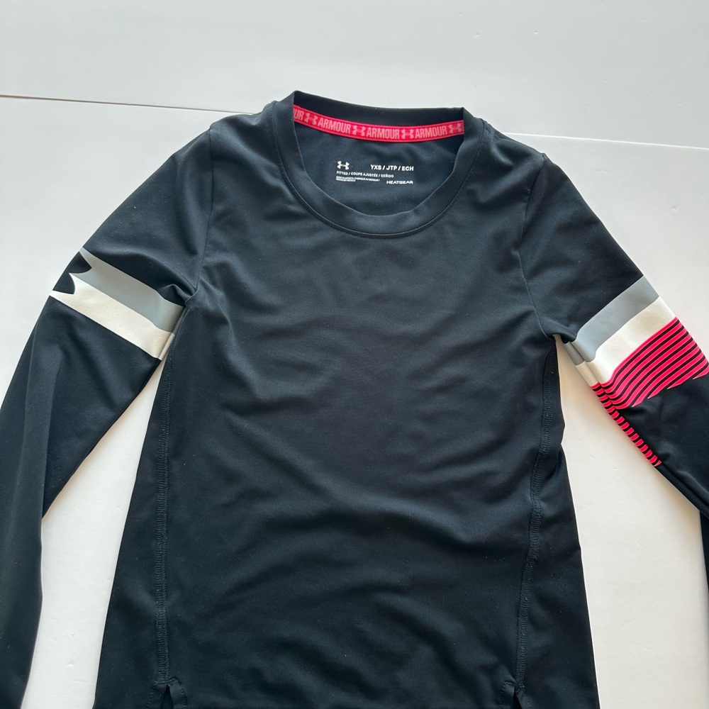 3/24$ Under Armour girls long sleeve “heat gear” shirt size XS - Picture 4 of 5